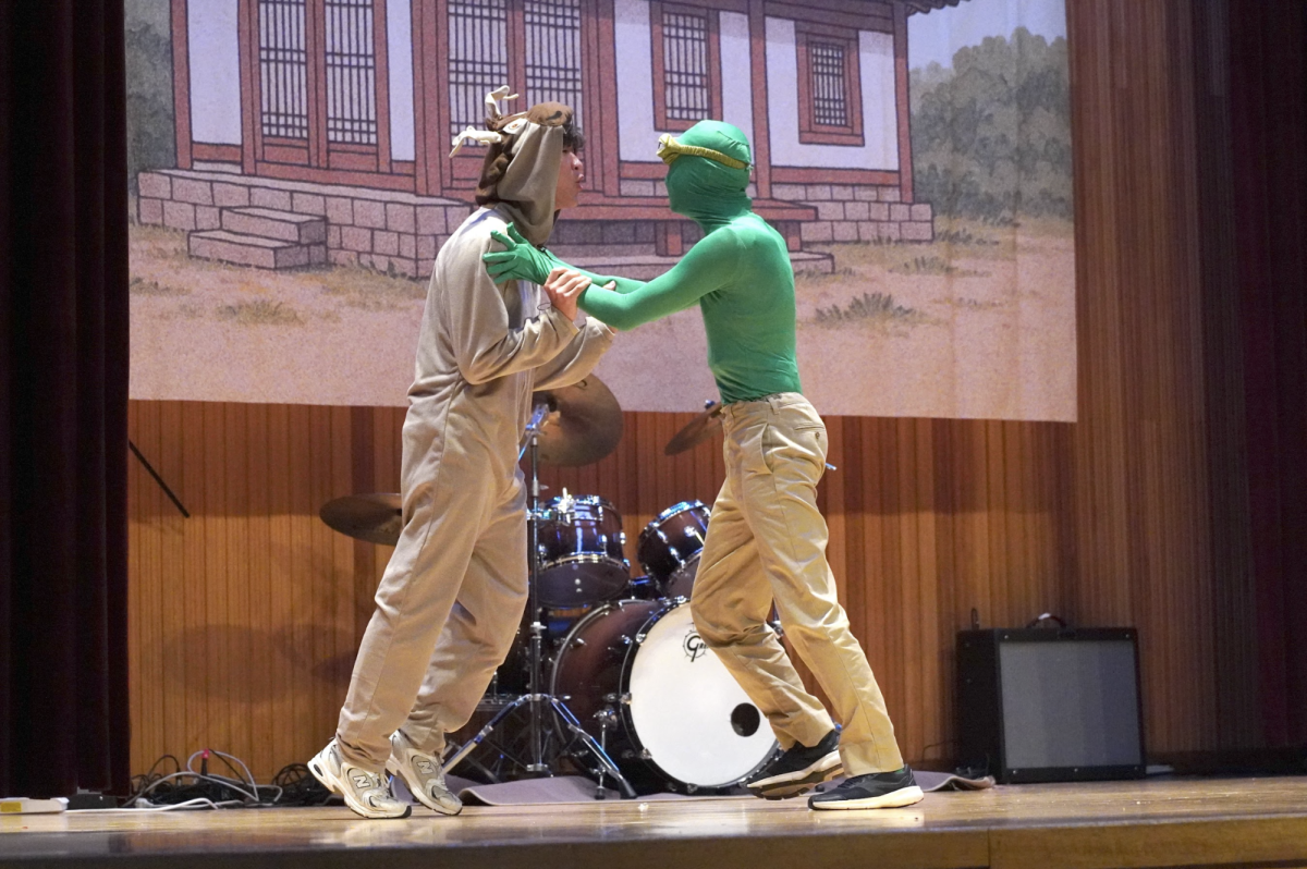 Sophomore YiManuel Cortez and freshman Chirayu Joshi fight it out on stage for the Prince's hand in marriage. The Green Screen Man makes an iconic return and again draws out laughter from the audience. 